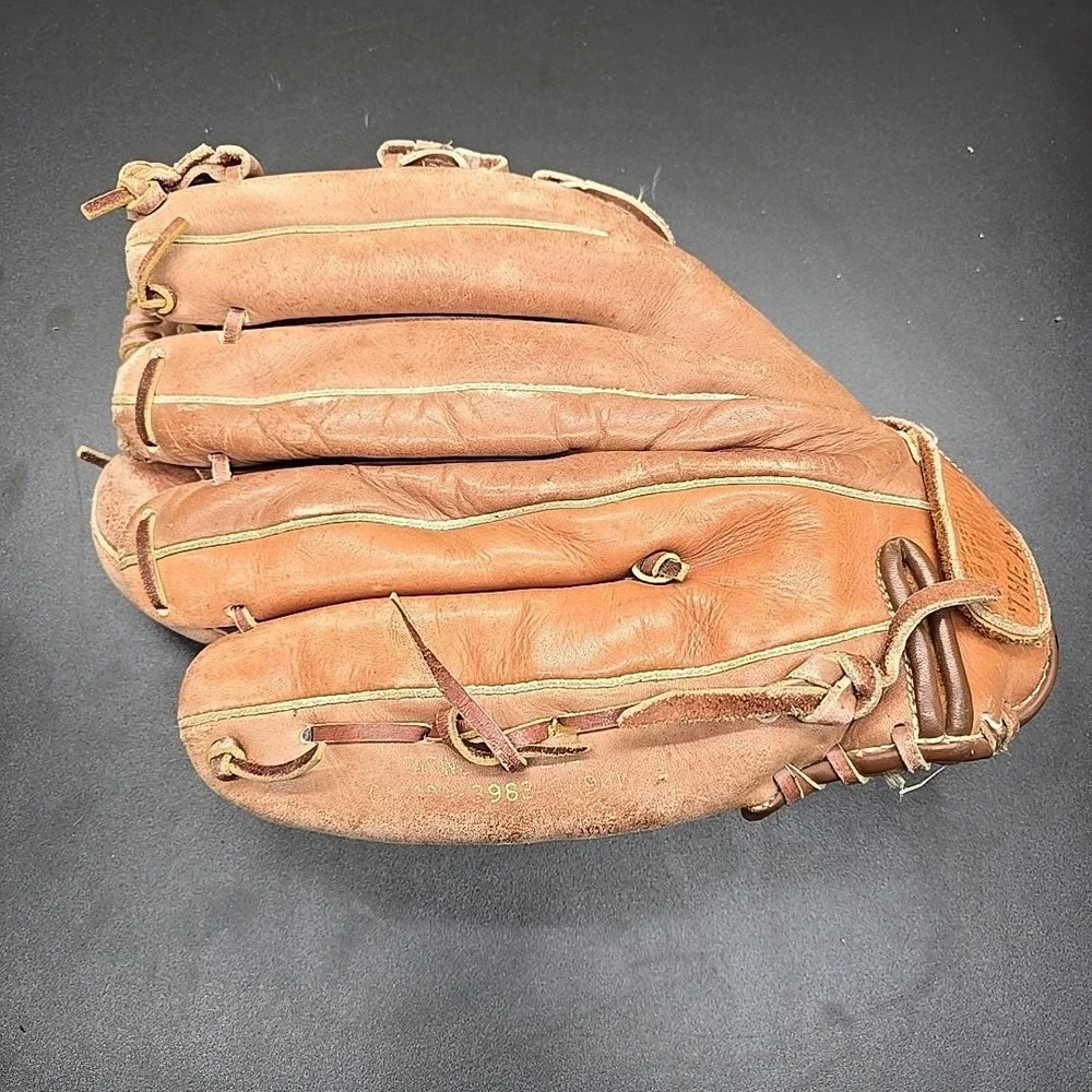 Wilson The A8000 XXL RHT Baseball Softball Glove
